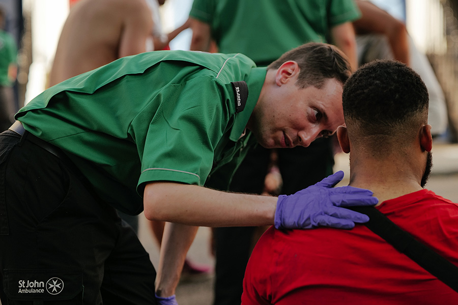 Notting_hill_volunteer